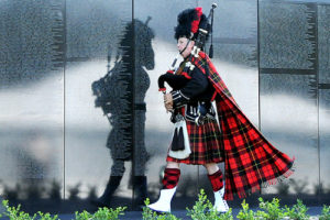 H:EDITORIALPhotos�9 September 2009JH 9-10-09 Bagpiper Bill Boetticher, a Camarillo resident, performs as he ceremoniously "clears the wall" during the opening ceremony of the Dignity Memorial Vietnam Wall Experience on Friday, September 4, in Westlake Village.